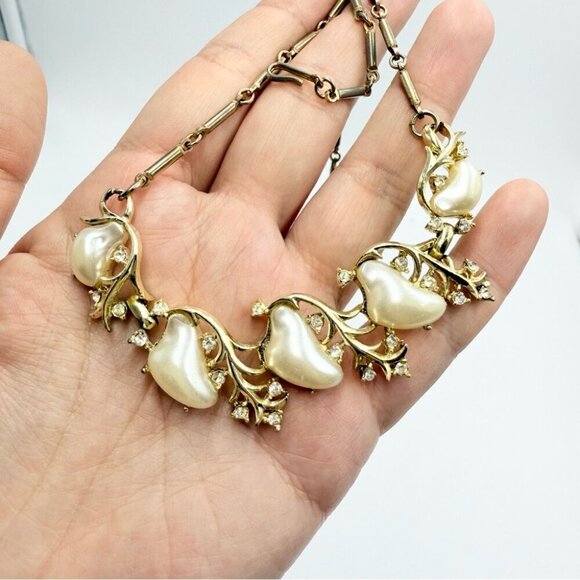 Vintage Gold Tone Rhinestones Leaves Faux Pearls Chain Necklace - Picture 4 of 7